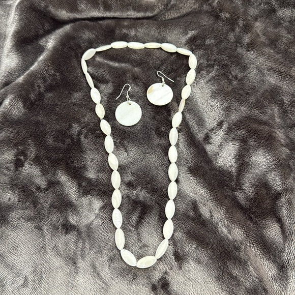 GENUINE NATURAL OVAL RICE-Shape Necklace with matching earrings - Picture 2 of 10